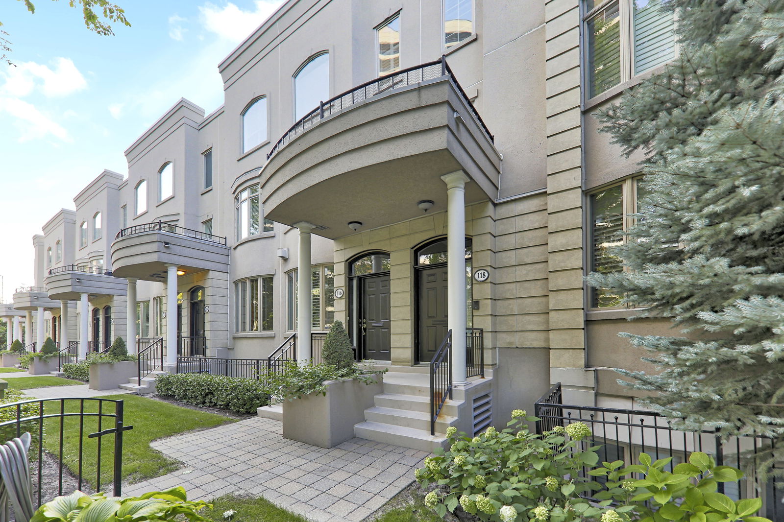 Exterior — 51-118 Pleasant Boulevard Townhomes, Midtown, Toronto