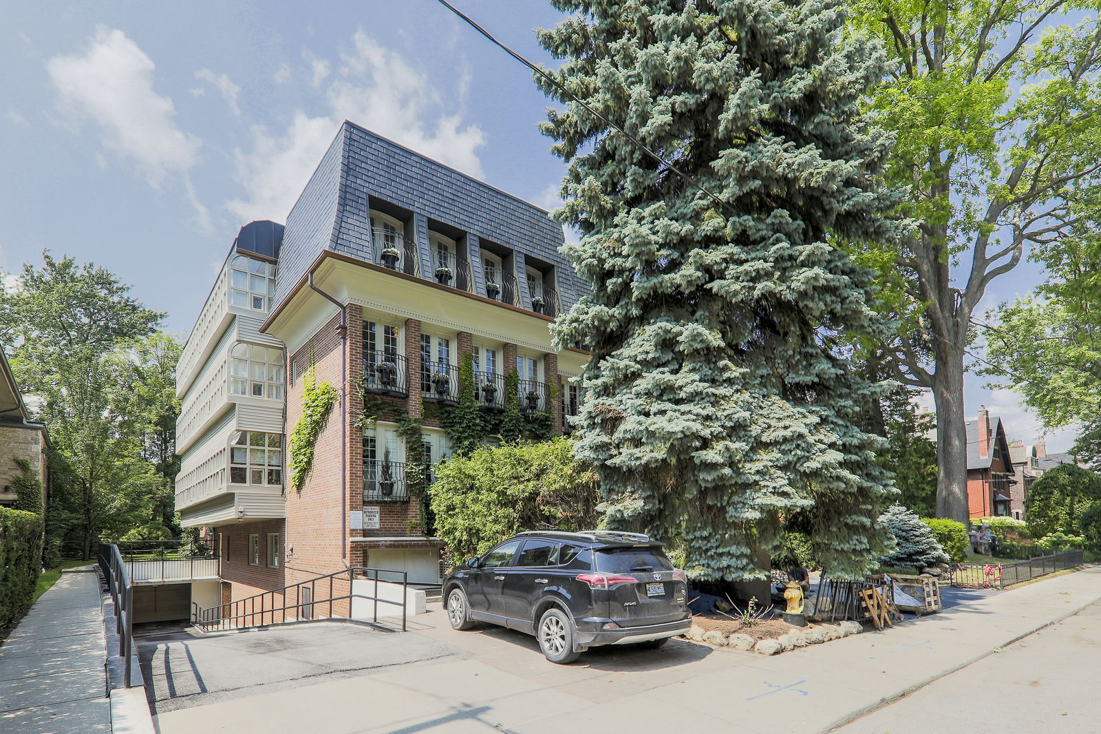 Exterior — 8 Hawthorn Avenue Condos, Midtown, Toronto