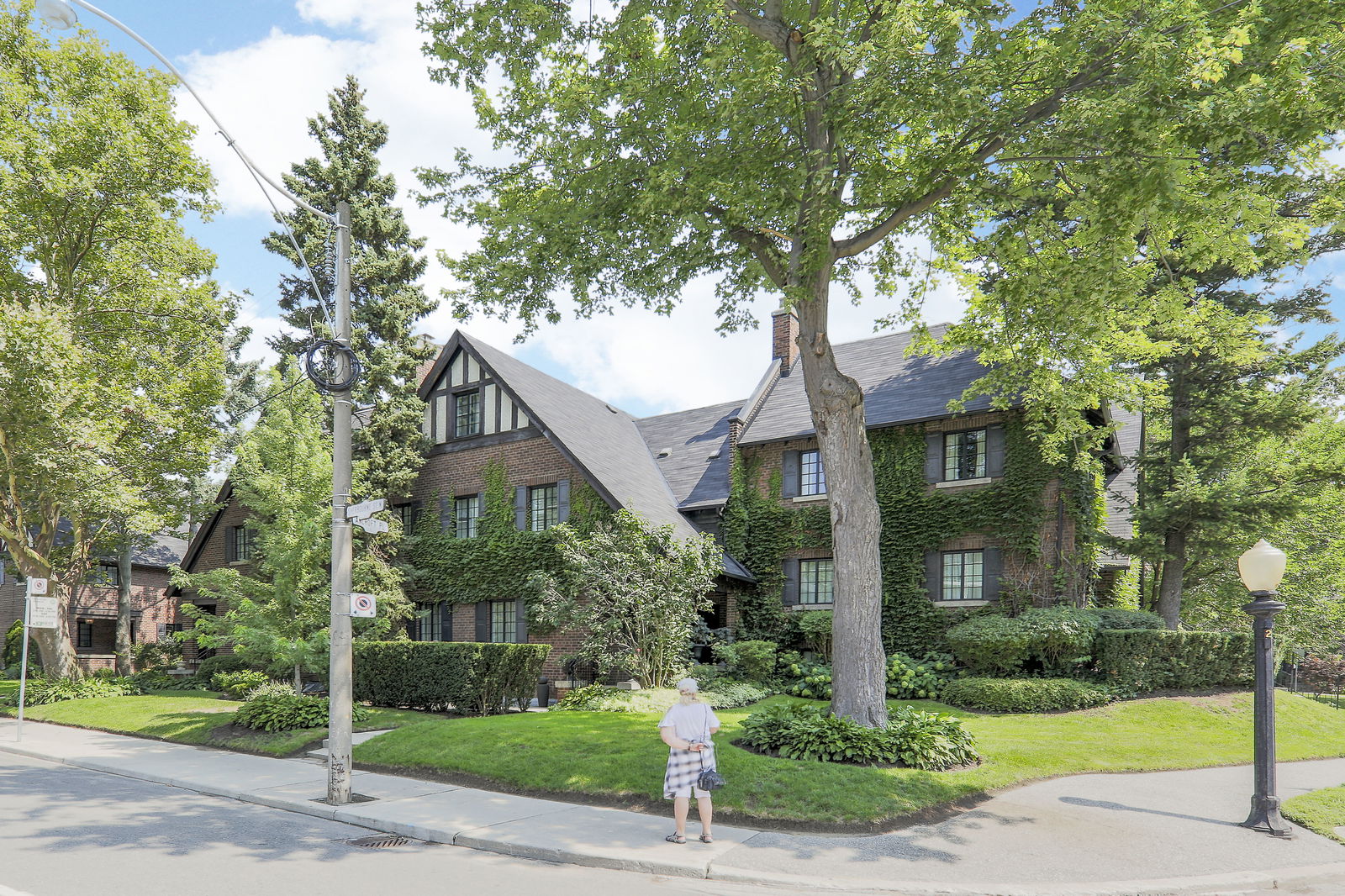 Exterior — Ancroft Place Townhouses, Midtown, Toronto