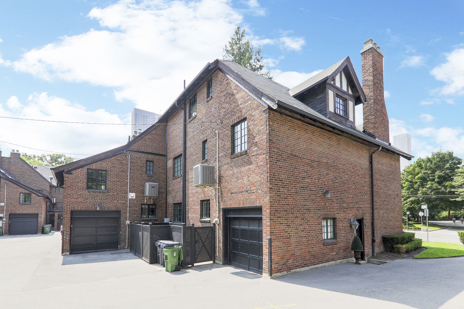 Exterior — Ancroft Place Townhouses, Midtown, Toronto