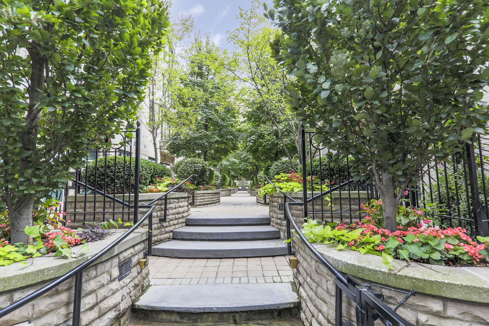 Aisle — The Courtyards Of Rosedale, Downtown, Toronto