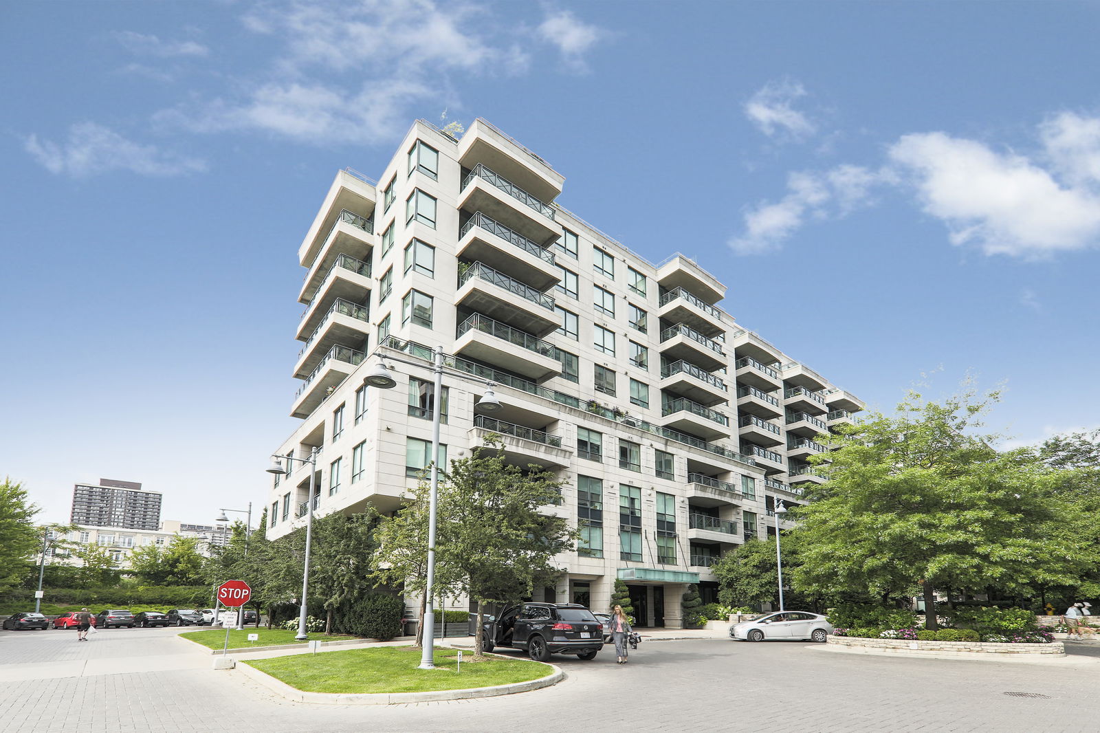 Exterior — Thornwood One, Midtown, Toronto