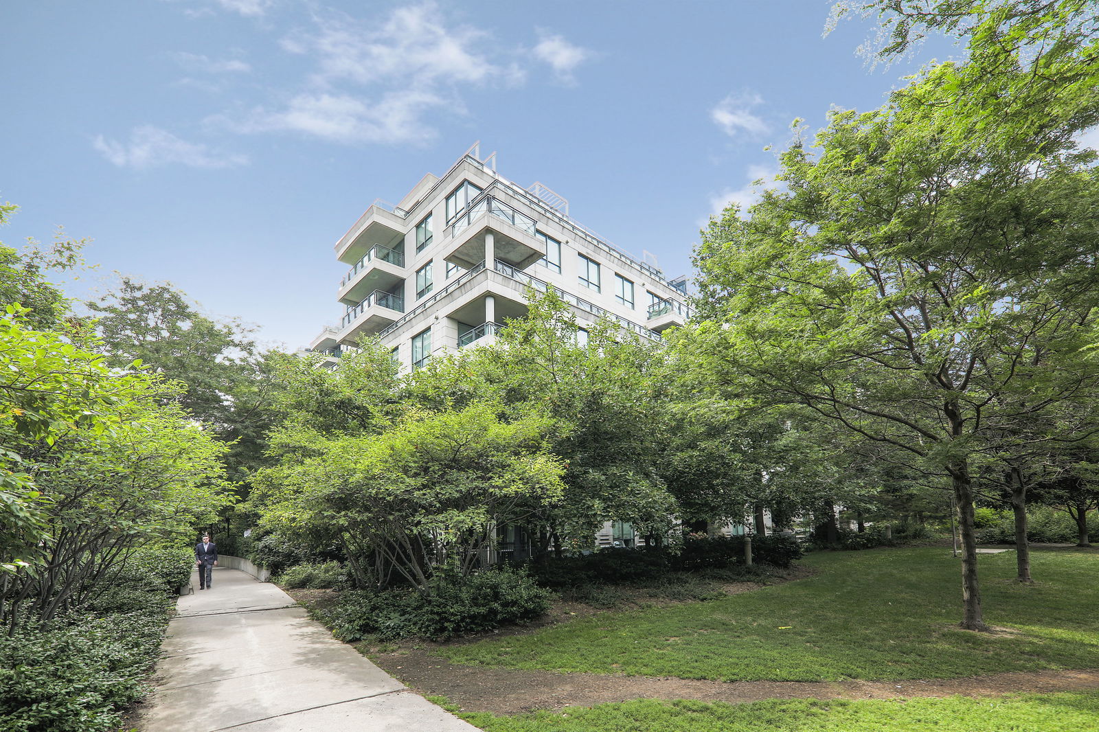 Exterior — Thornwood One, Midtown, Toronto