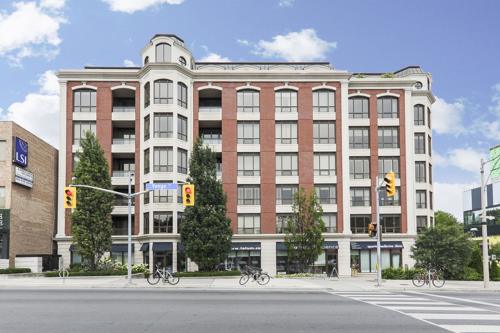 Exterior Facade — Two Roxborough East, Midtown, Toronto