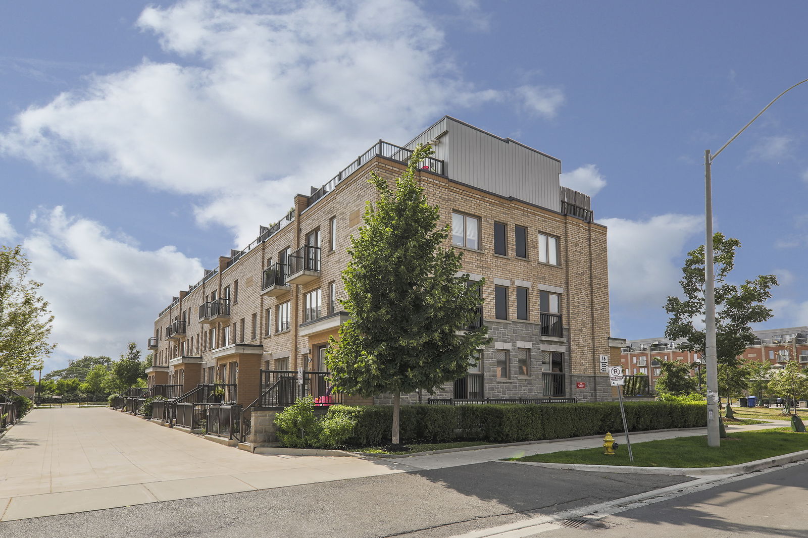 Exterior — 6-16 Foundry Avenue Townhomes, West End, Toronto