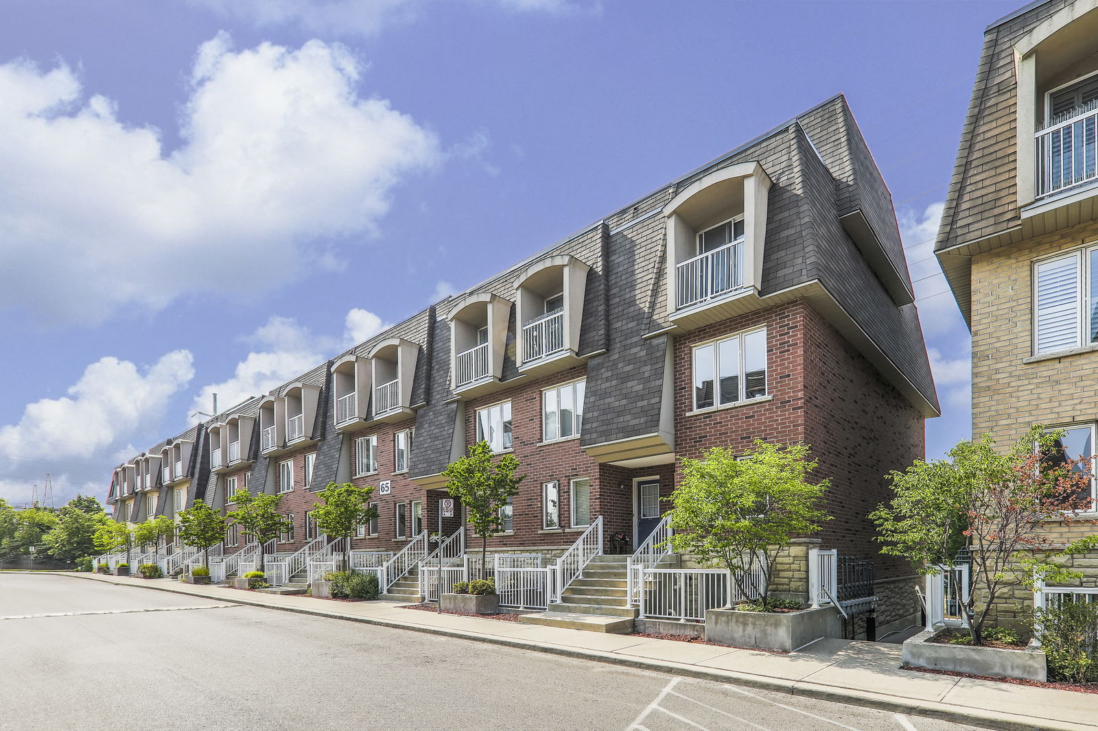 Exterior — Davenport Village II Condos, West End, Toronto