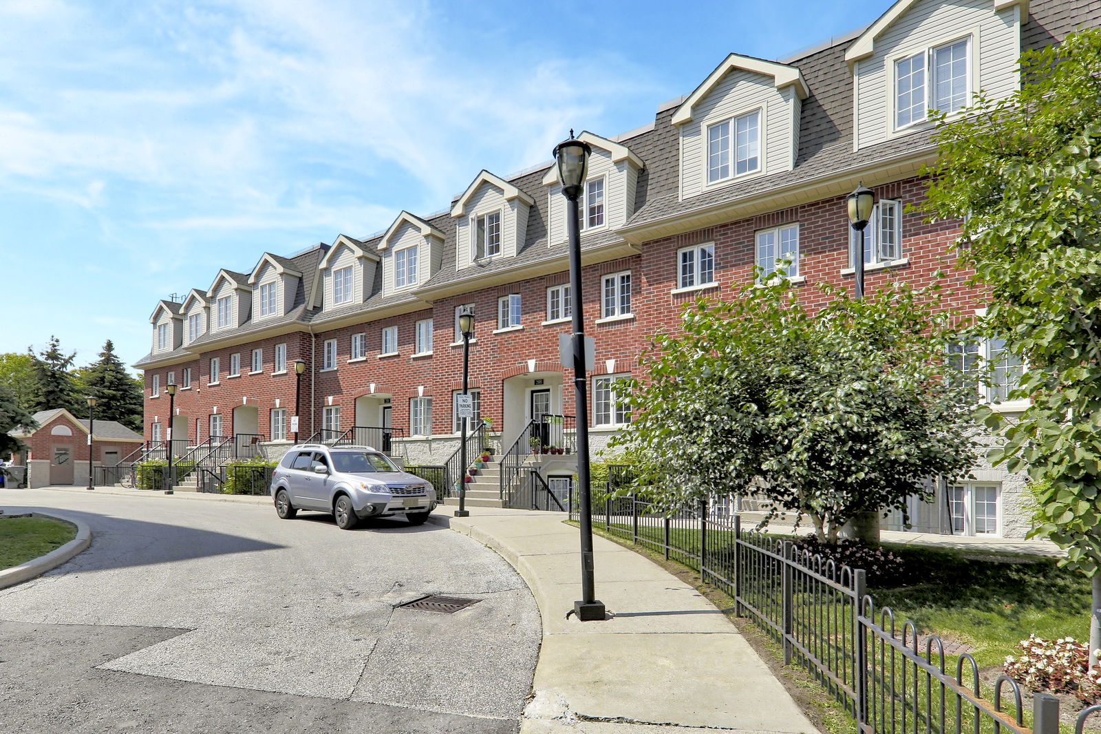 Exterior — Bloor West Mews Condos, West End, Toronto