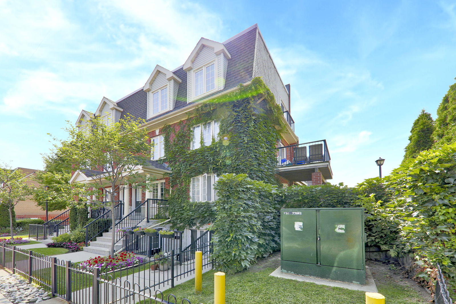 Exterior — Bloor West Mews Condos, West End, Toronto