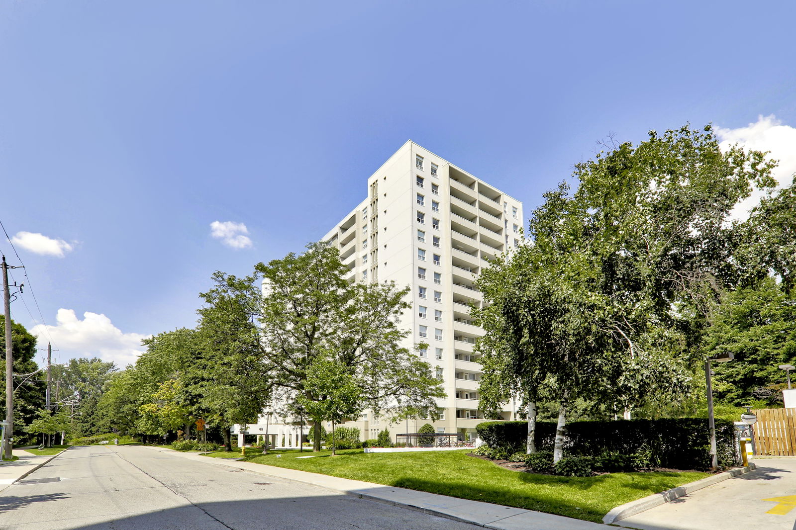 Exterior — Grenadier Gardens, West End, Toronto