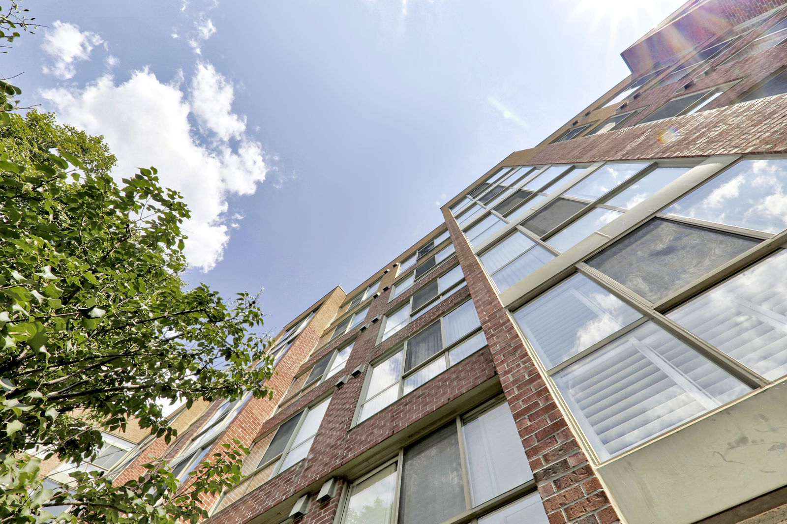 Exterior Sky — South Kingsway Village I Condos, West End, Toronto