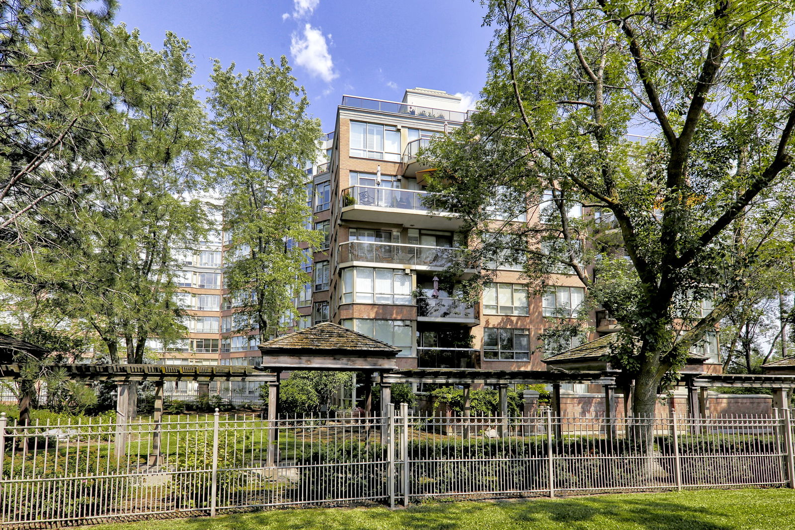 Exterior — The Southampton Residences, West End, Toronto