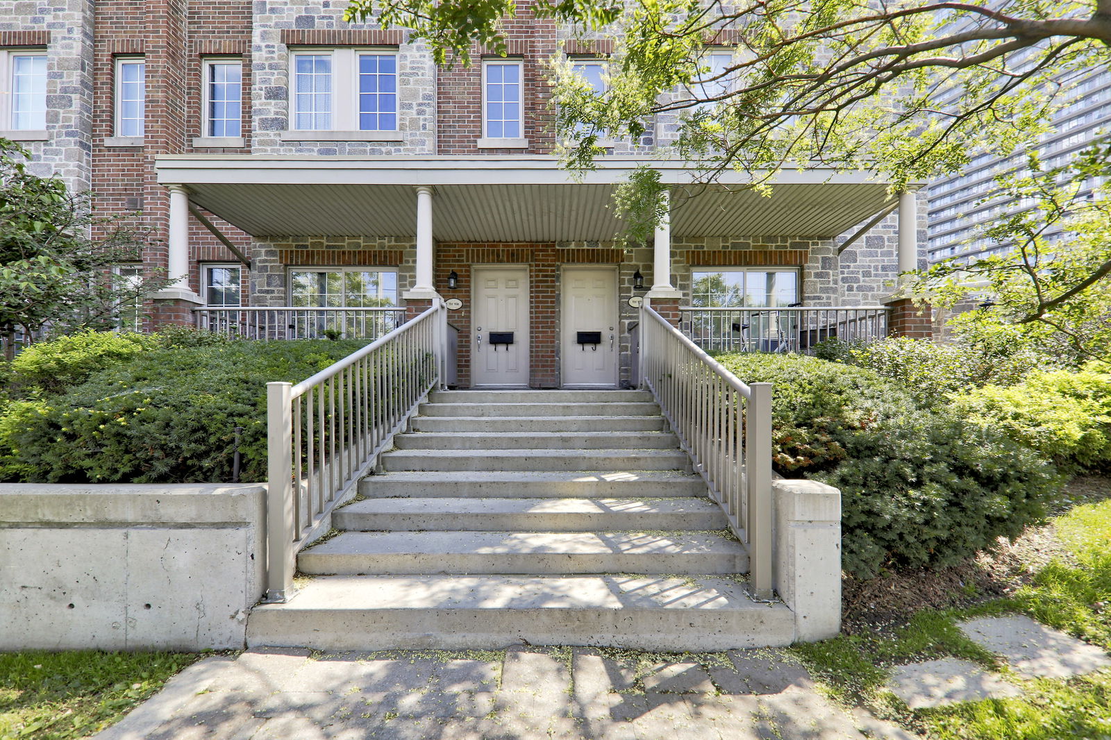 Unit Entrance — Windermere By The Lake, West End, Toronto