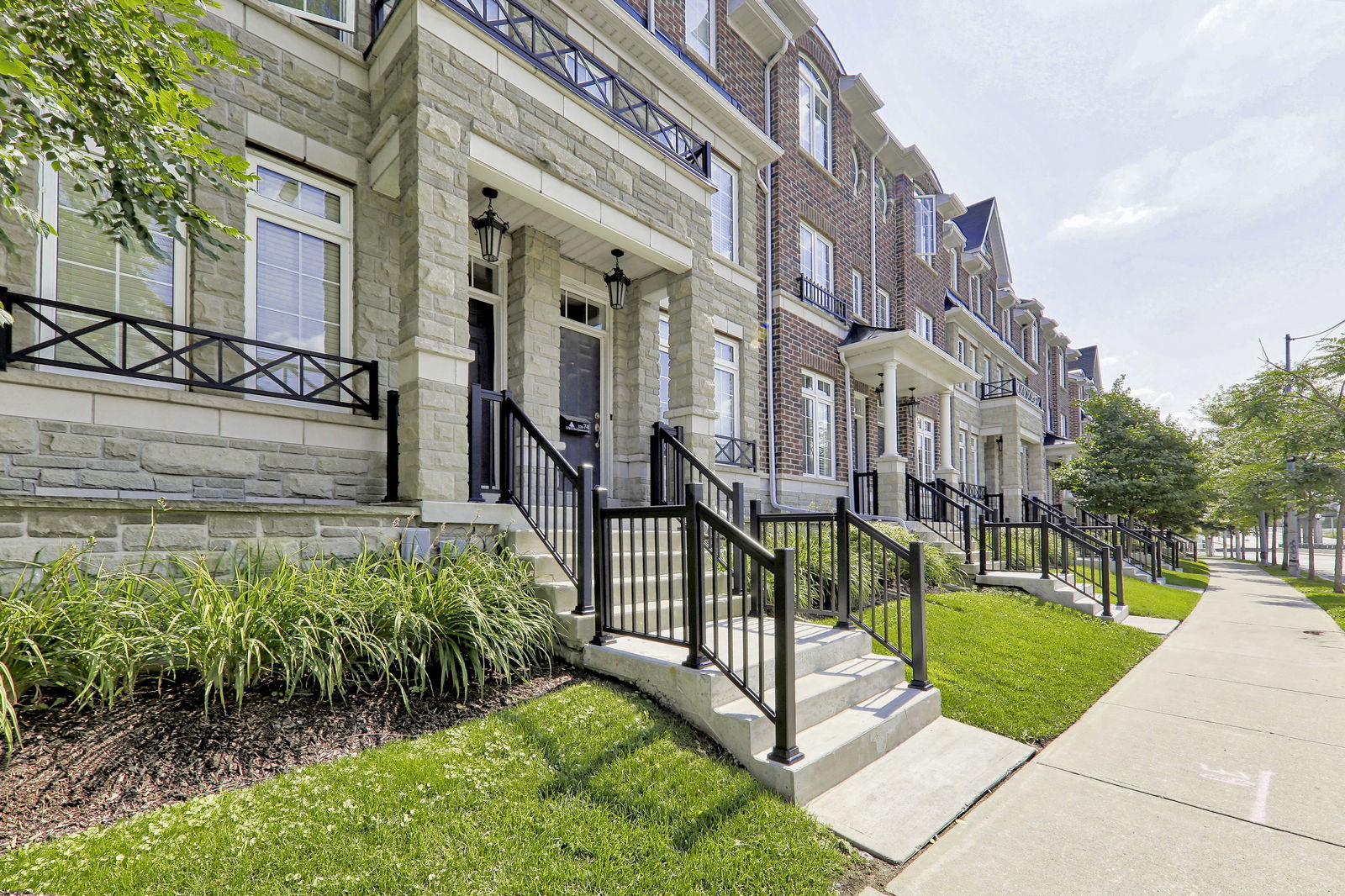 Exterior — Windermere by The Lake Townhomes, West End, Toronto