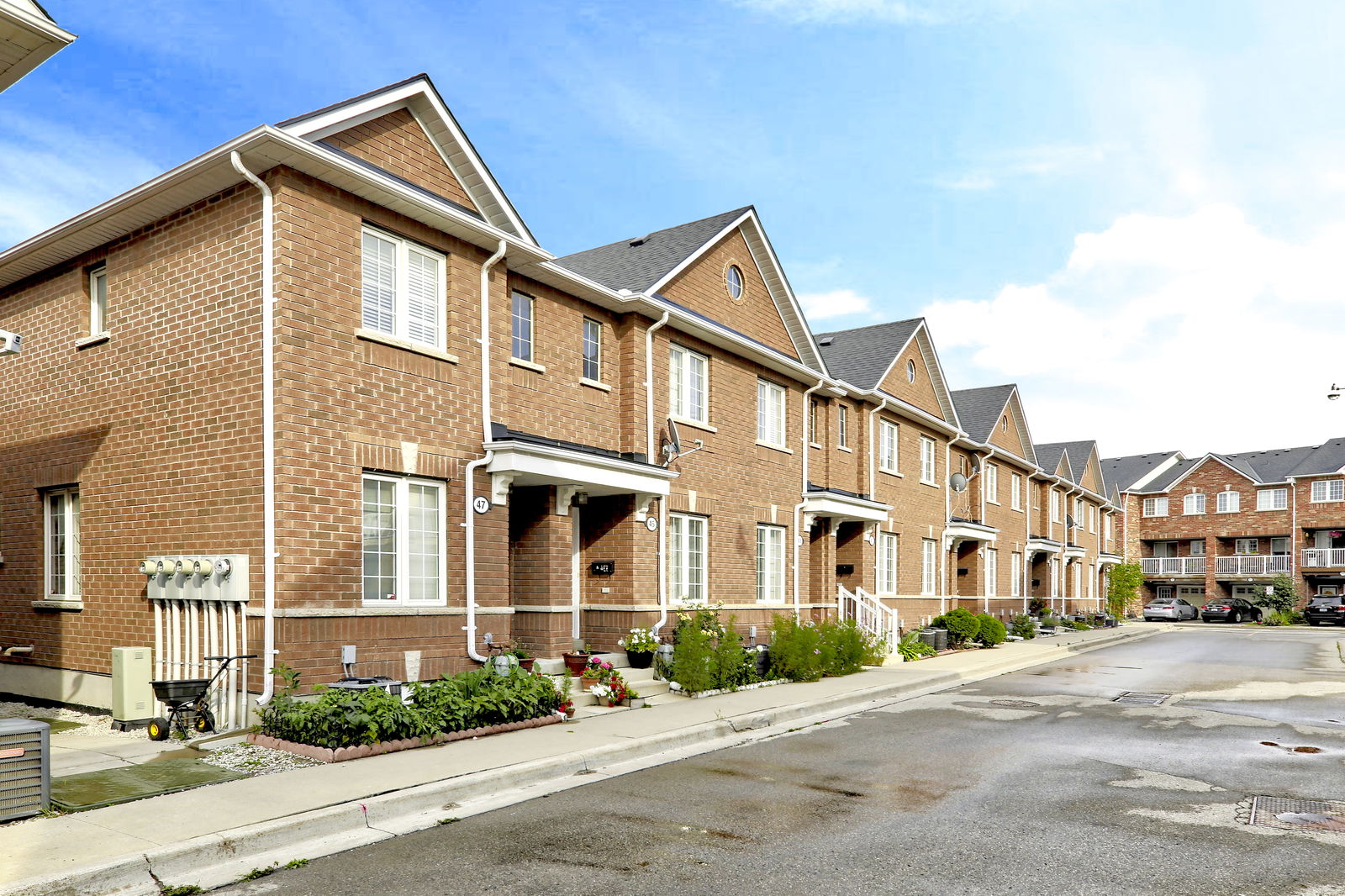 Exterior — Townhomes of St. Clair II, West End, Toronto