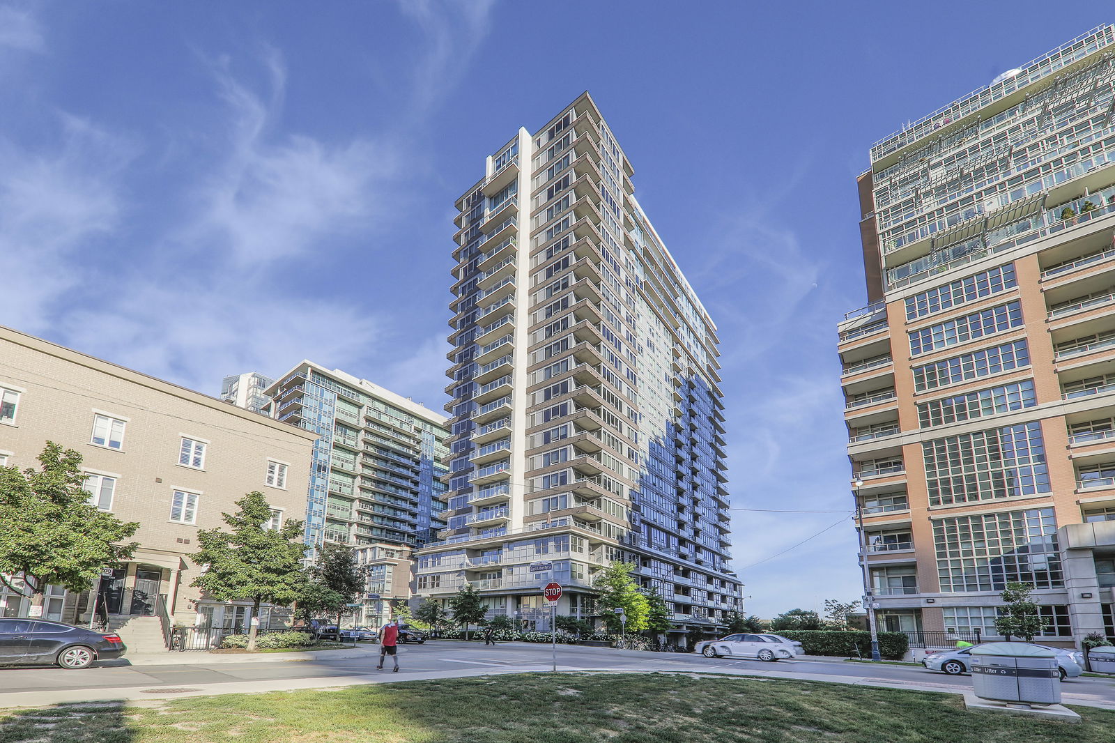 Exterior — Liberty Towers Condos, West End, Toronto