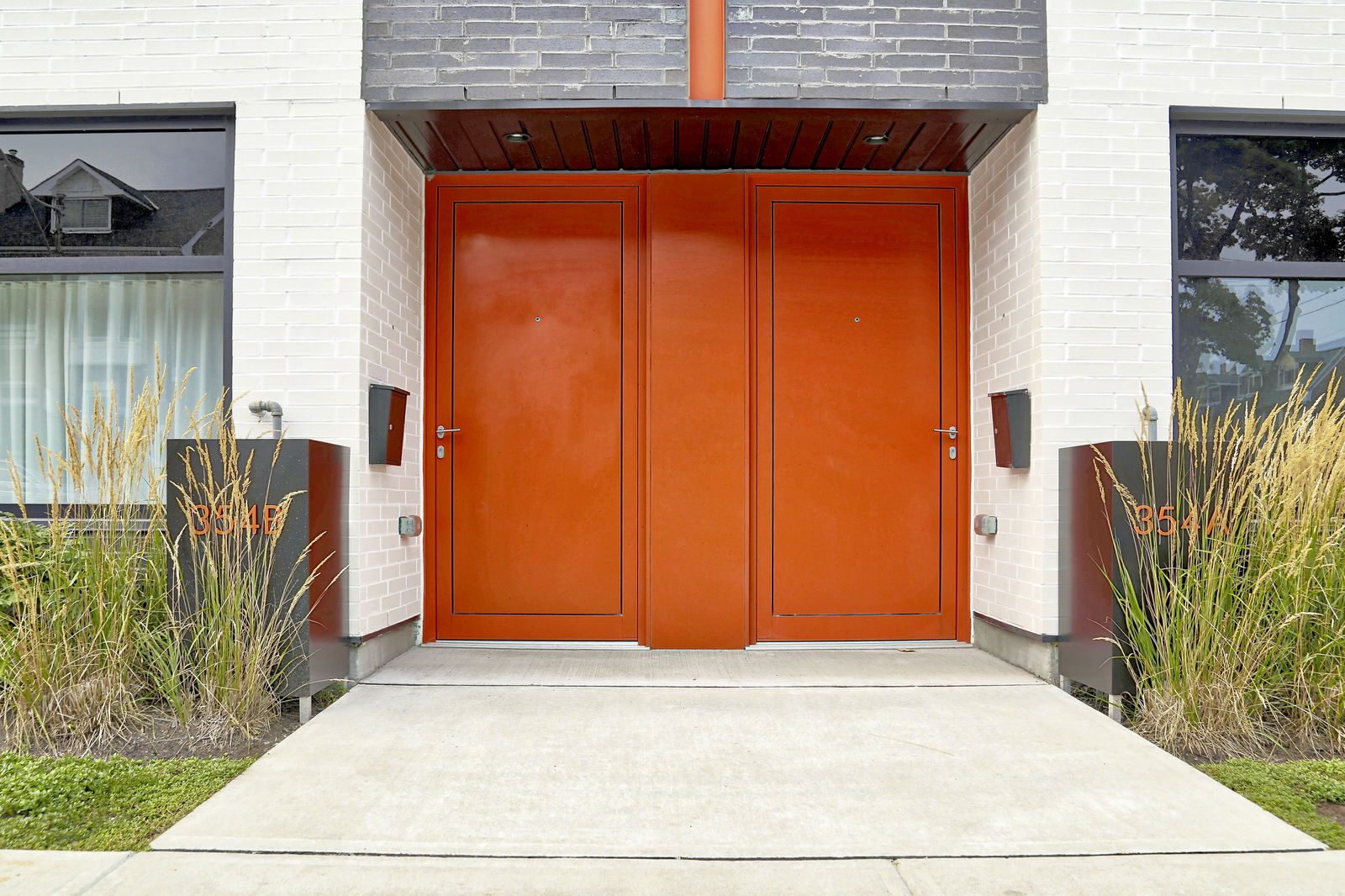 Entrance — Oben Flats Harbord Towns, West End, Toronto