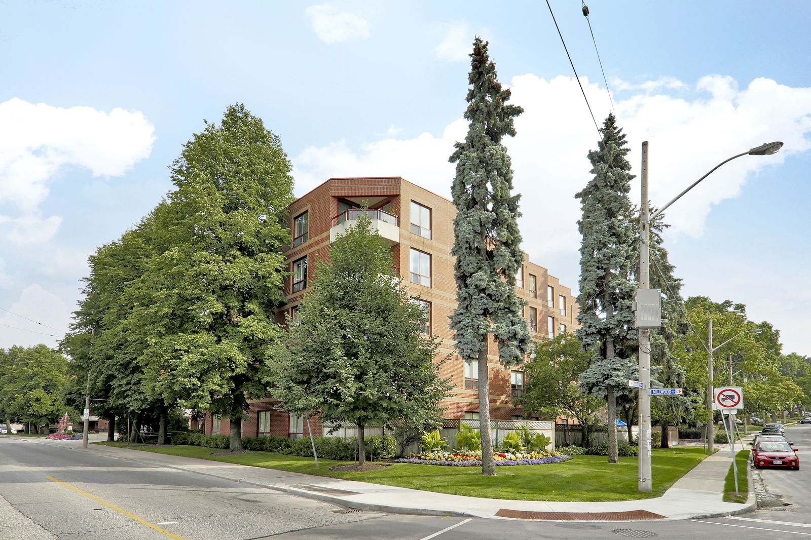 Exterior — Leaside Gate, East York, Toronto