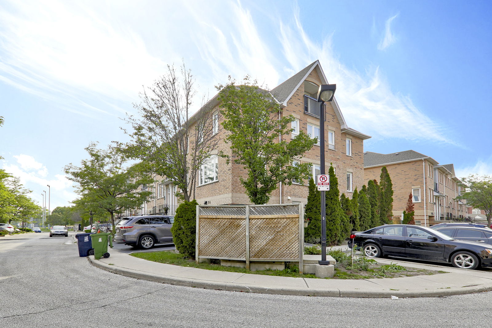 Exterior — Leaside Green Townhomes, East York, Toronto