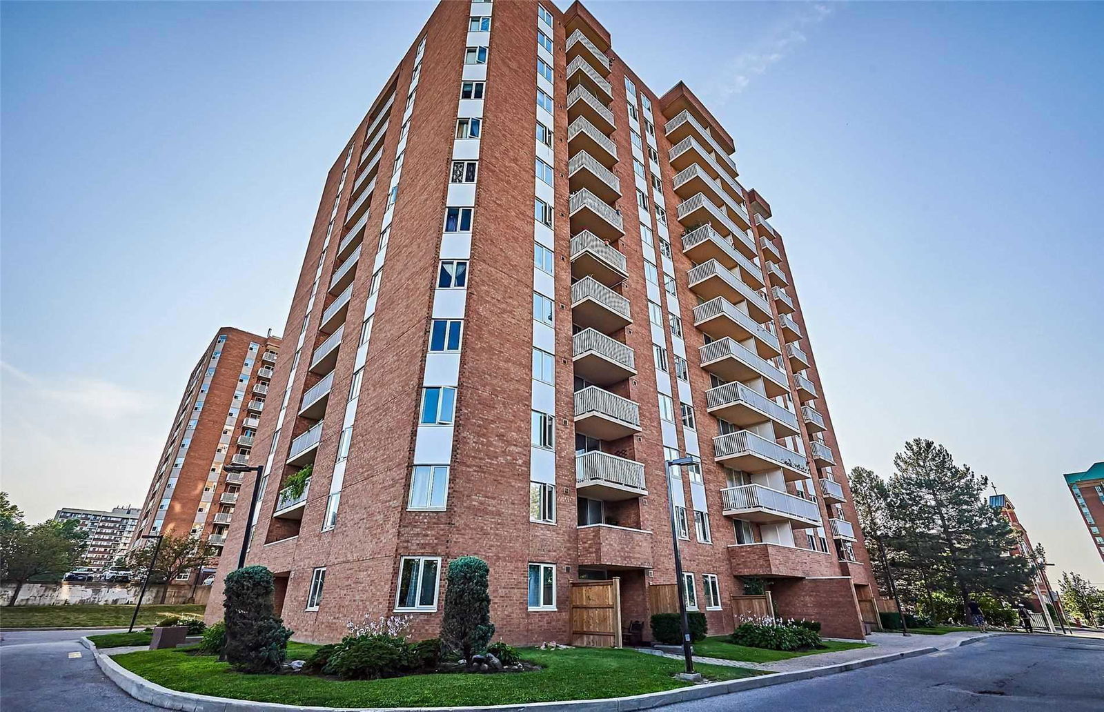 15 Sewells Condos, Scarborough, Toronto