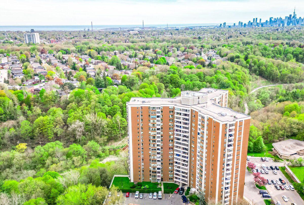 Exterior Side — 60 Pavane Linkway Condos, North York, Toronto