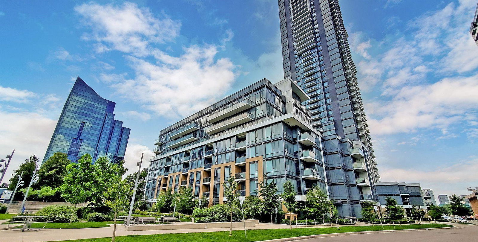 Exterior — Alto and Parkside at Atria, North York, Toronto