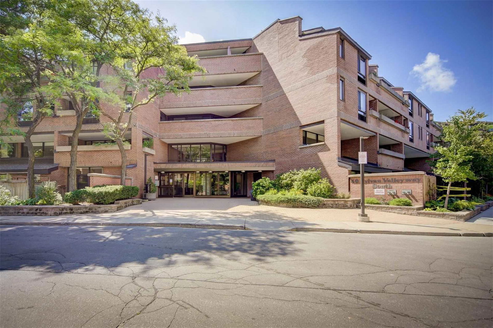 Bedford Glen Condos, Midtown, Toronto