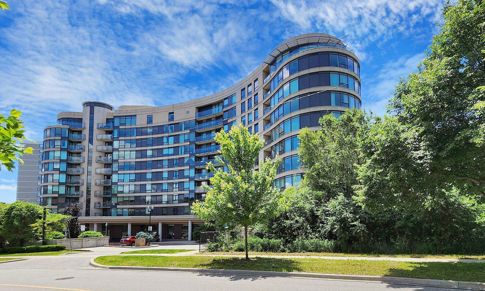 Exterior Side — Bellair Gardens Condos, North York, Toronto