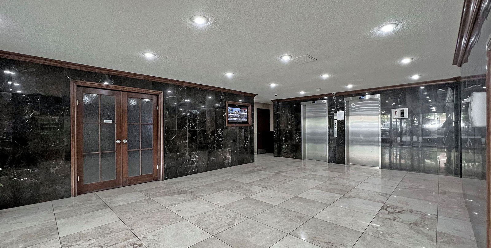 Lobby — Bristol House Condos, North York, Toronto