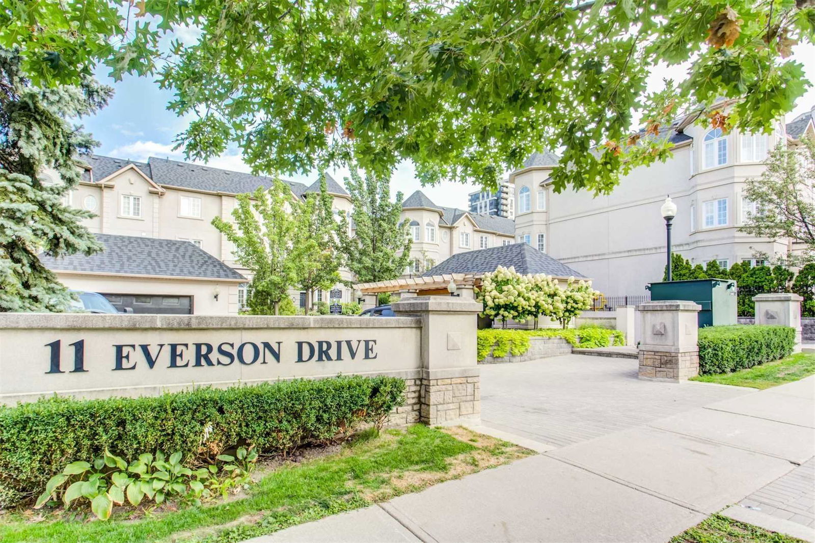 Carriage Homes of Avondale - Phase One, North York, Toronto