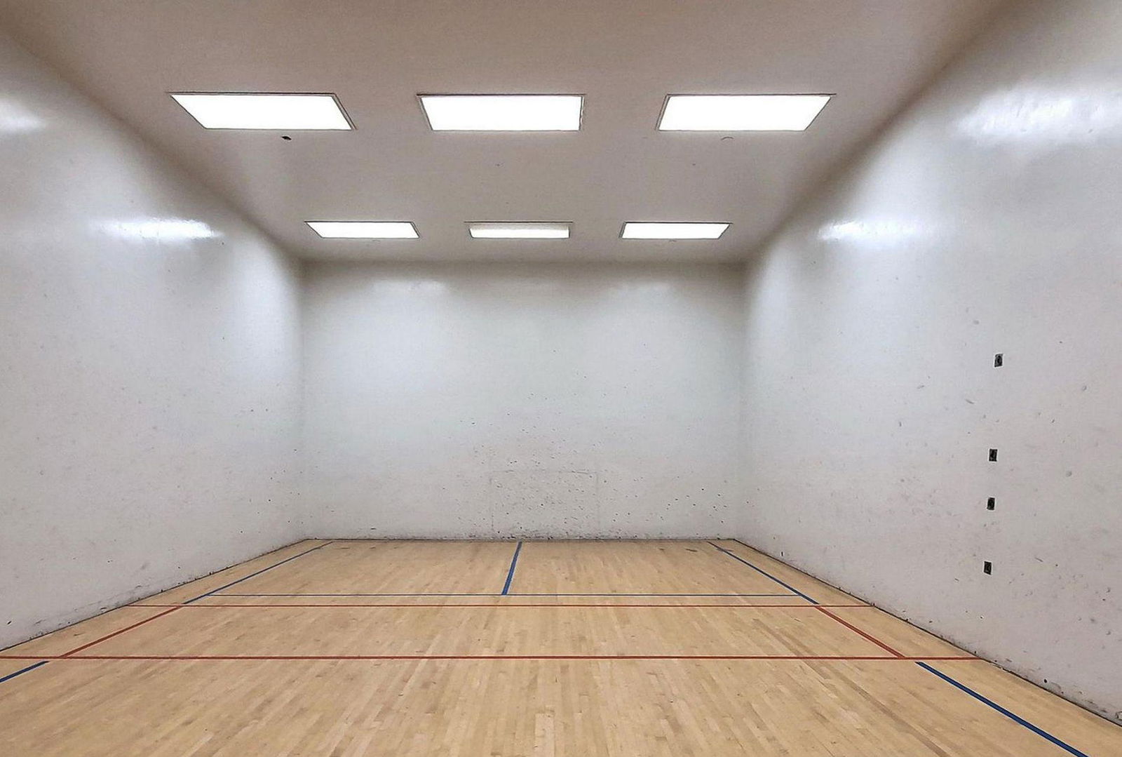 Squash Court — Concorde Park II Condos, North York, Toronto