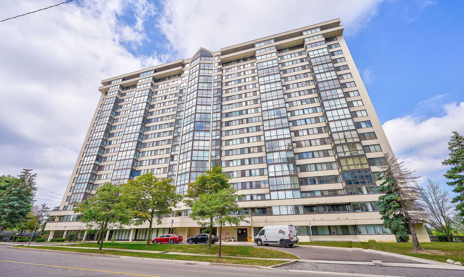 Exterior Side — Consulate I Condos, Etobicoke, Toronto