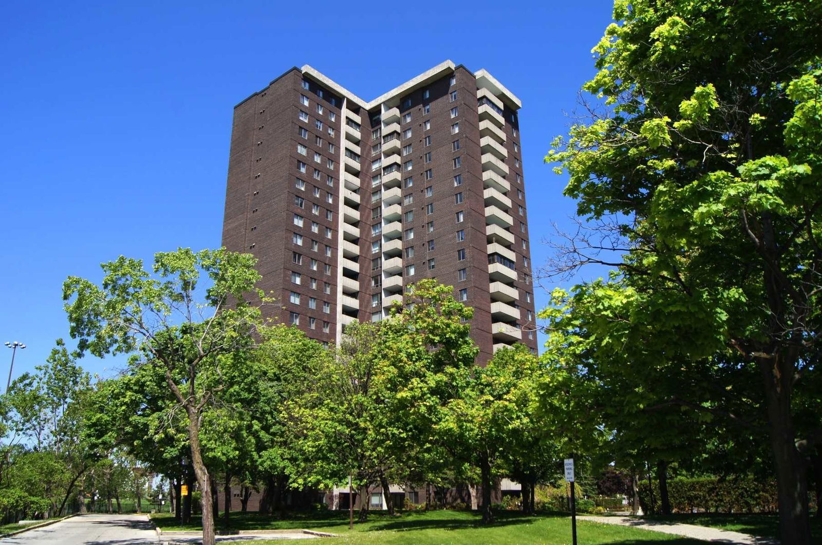 Crossroads Condos, North York, Toronto