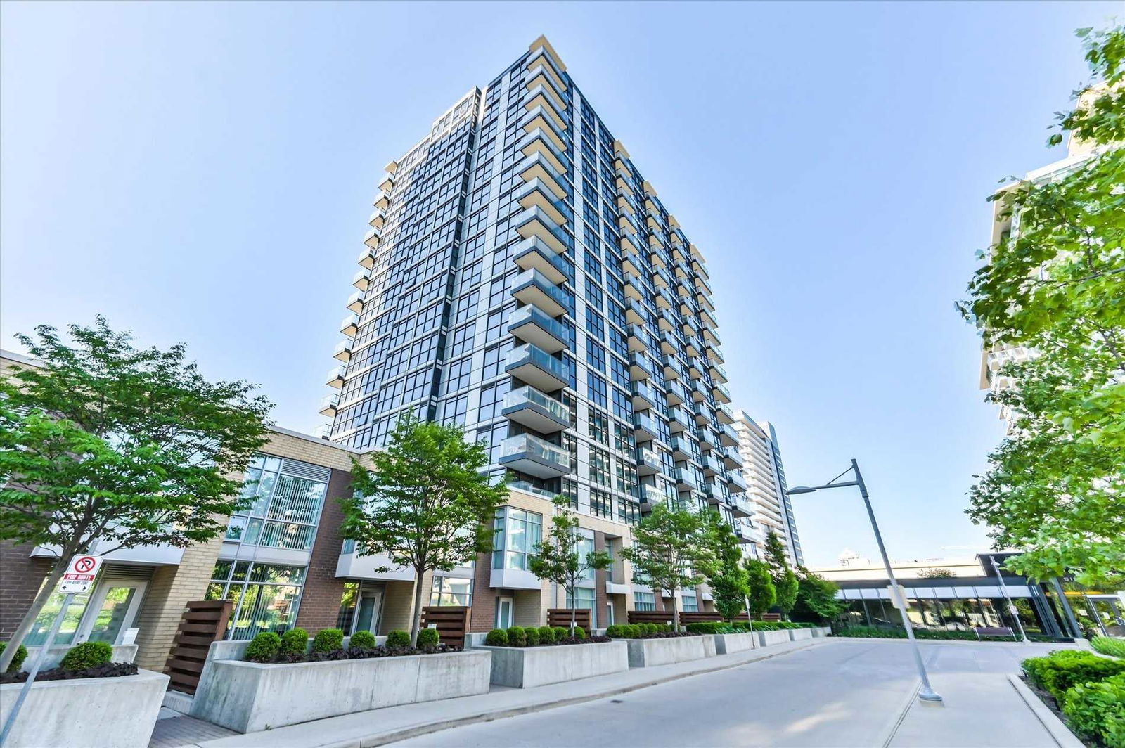 Discovery I & Discovery II Condos, North York, Toronto