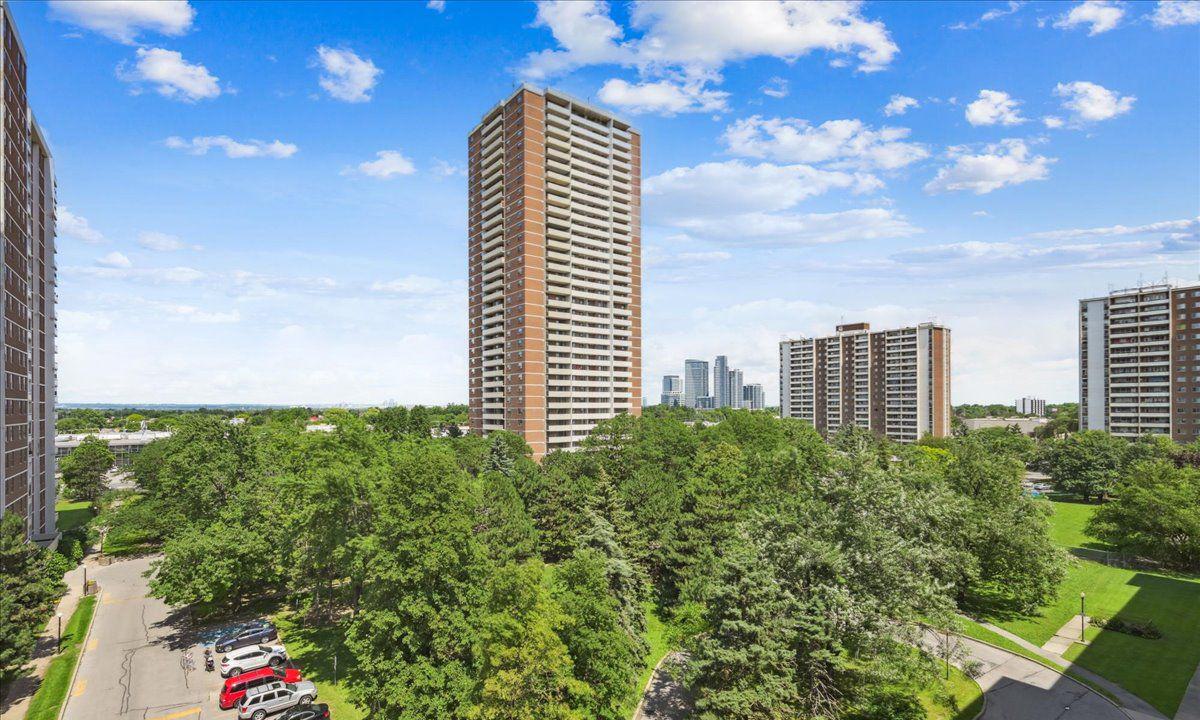 Skyline — Eddington Condos, North York, Toronto