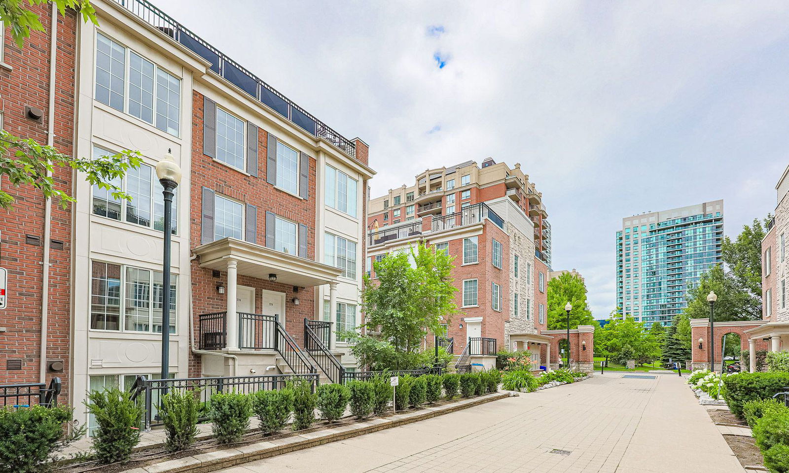 Exterior Side — Everson Townhomes, North York, Toronto