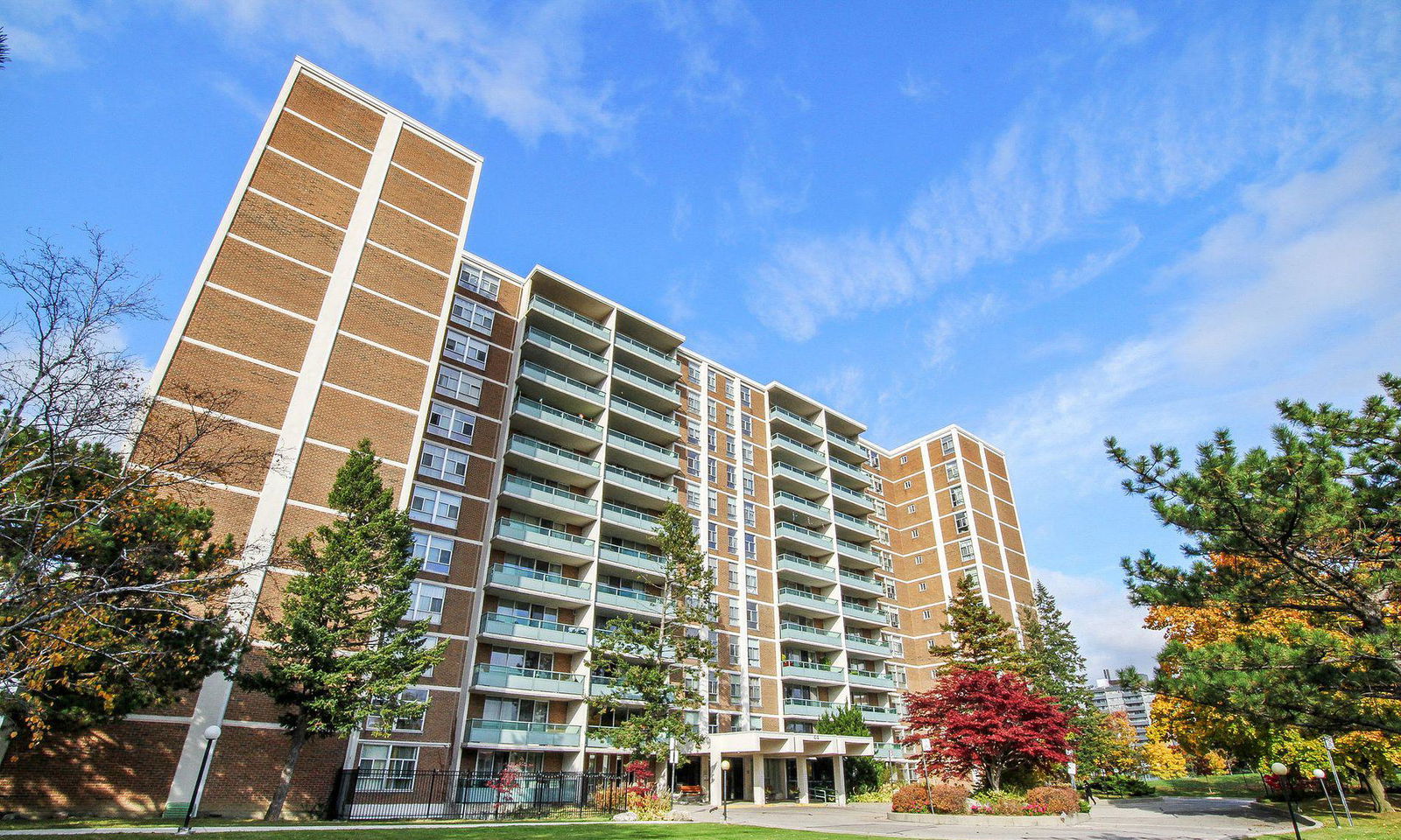 Exterior Side — Golden Gate Condos, Etobicoke, Toronto