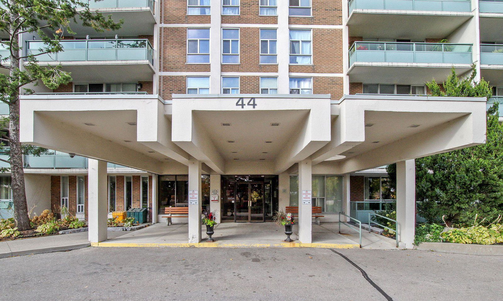 Entrance — Golden Gate Condos, Etobicoke, Toronto