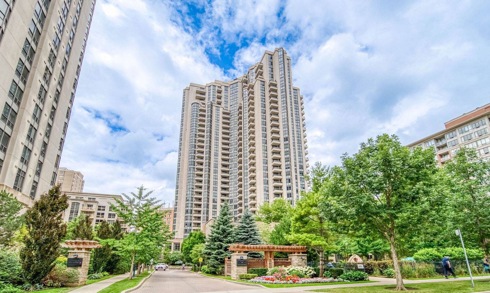 Exterior Side — Grand Triomphe II Condos, North York, Toronto