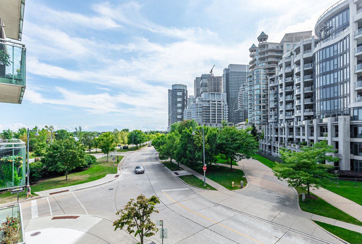 Exterior Side — Grenadier Landing Condos, Etobicoke, Toronto