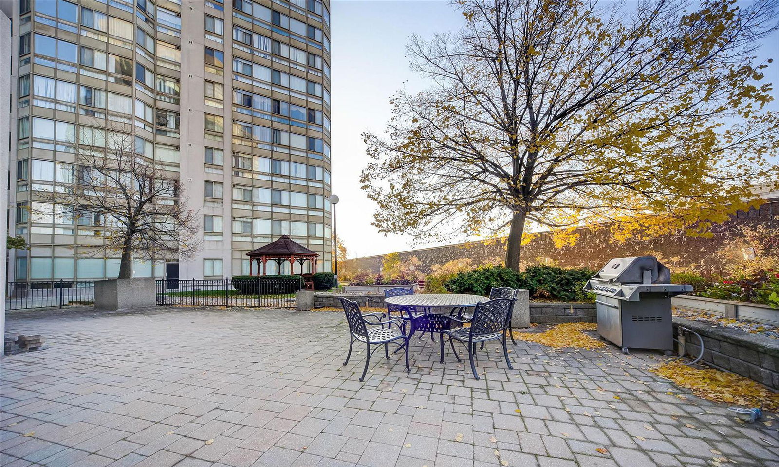 BBQ — Guildwood Terrace Condos, Scarborough, Toronto