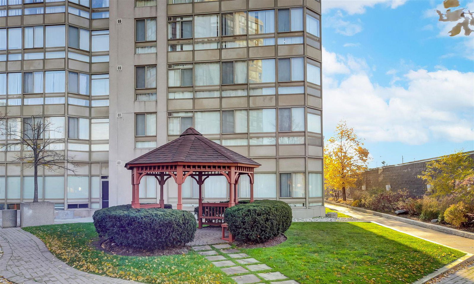 Patio — Guildwood Terrace Condos, Scarborough, Toronto