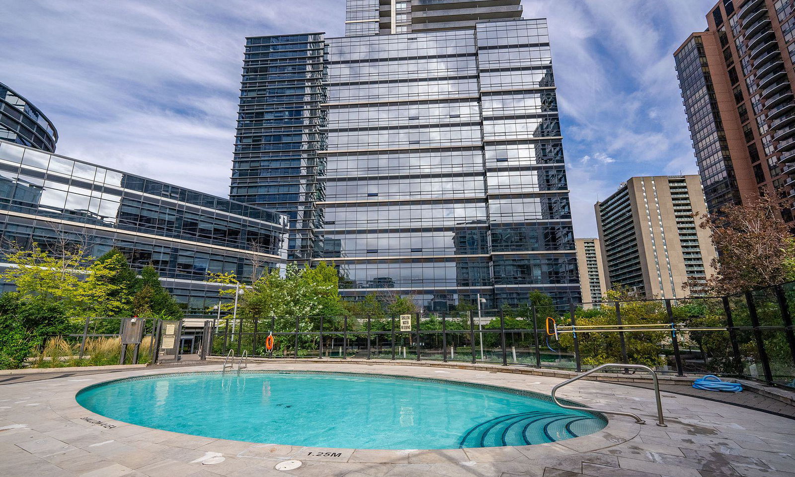 Pool — Hullmark Centre II Condos, North York, Toronto