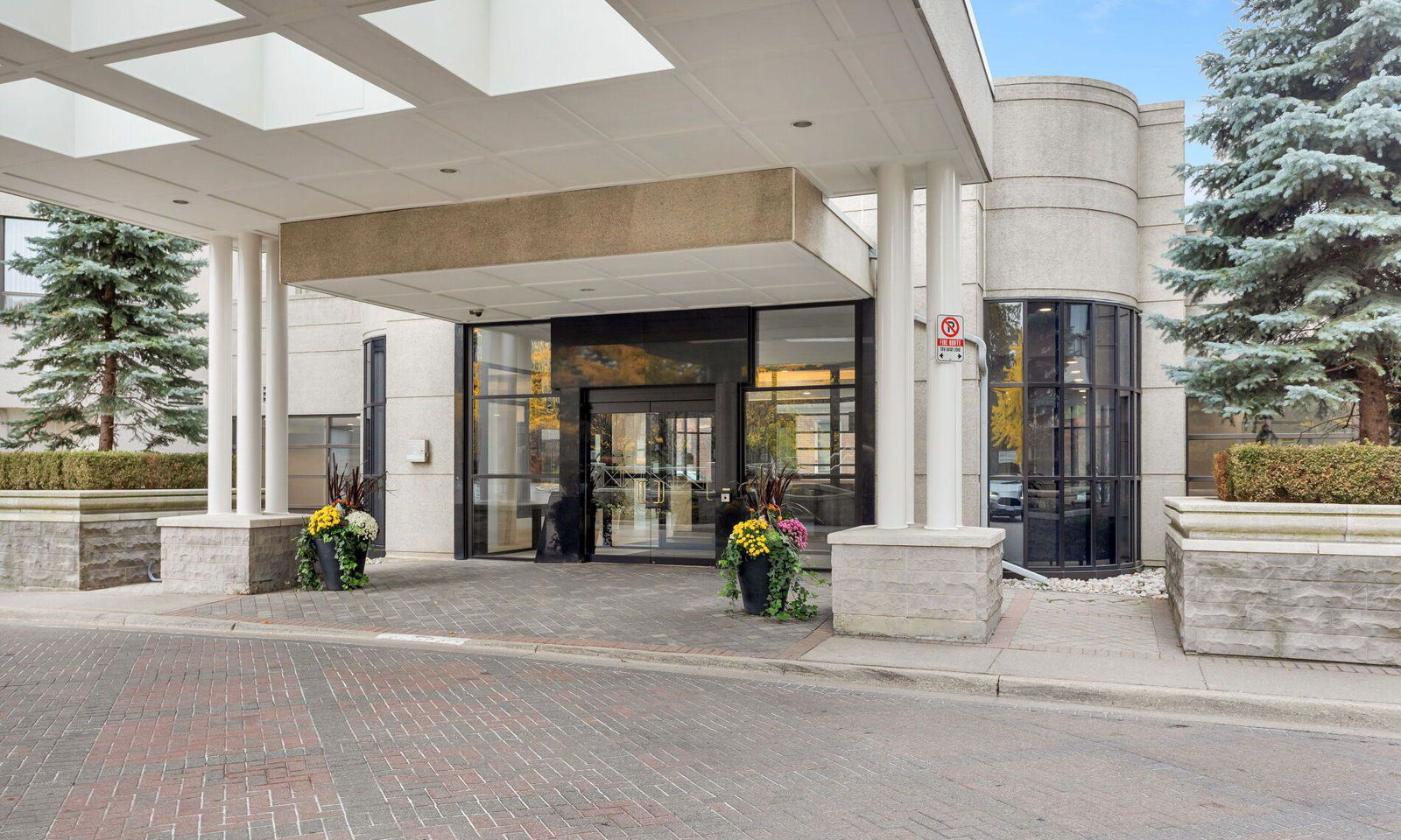 Entrance — Kingsway on the Park Condos, Etobicoke, Toronto