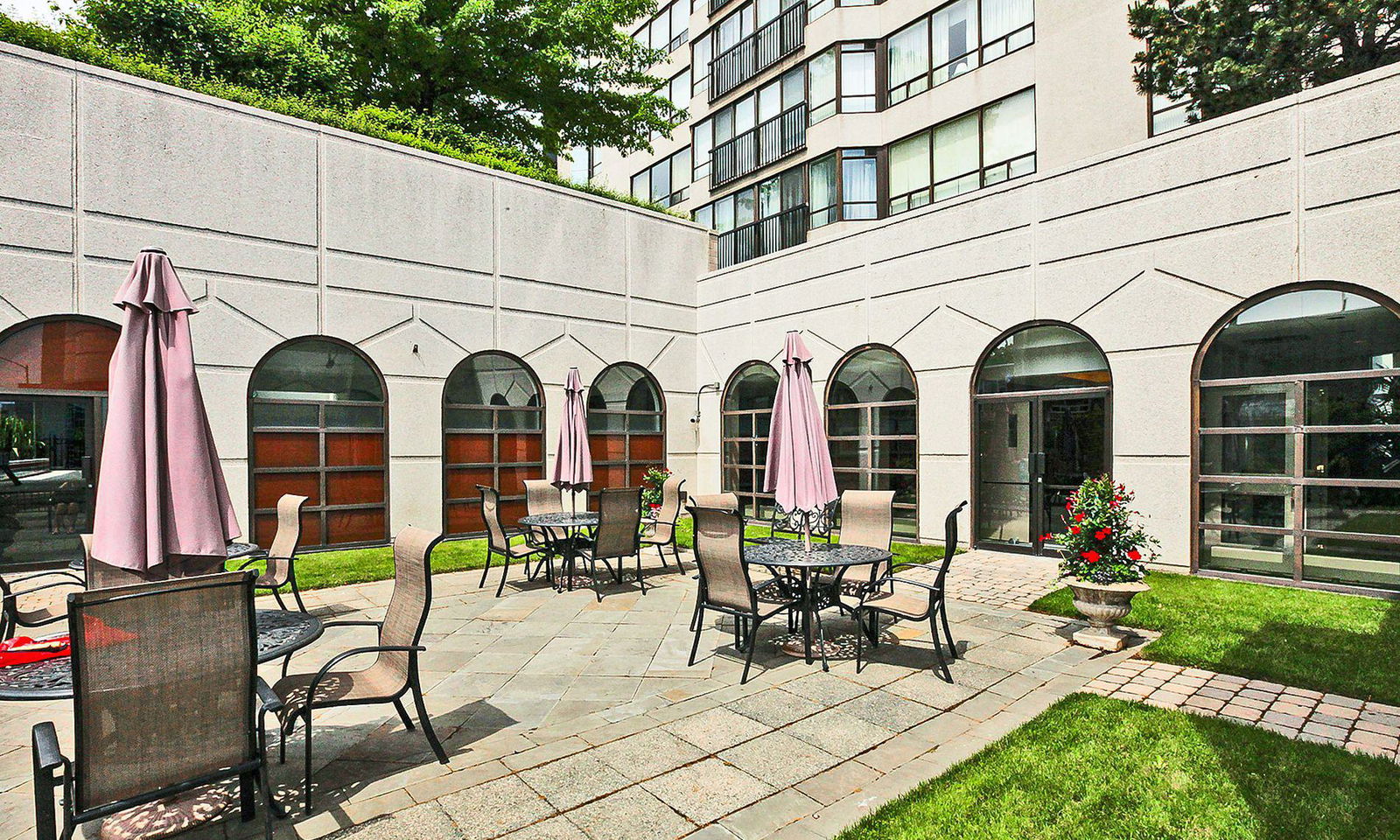 Patio — Kingsway on the Park Condos, Etobicoke, Toronto