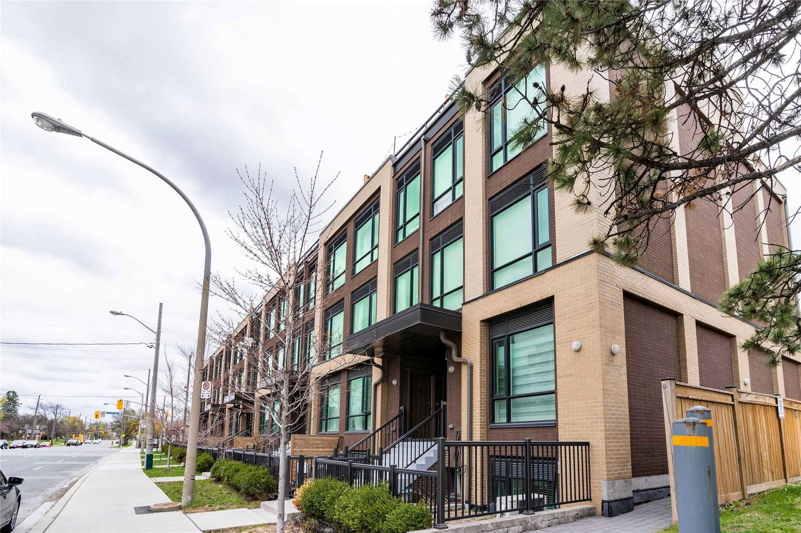 LA Courtyards Townhomes, North York, Toronto