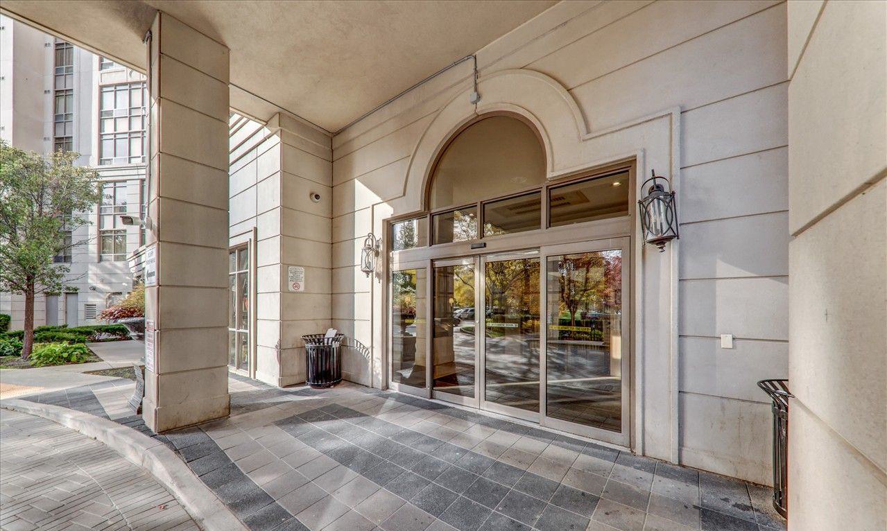 Entrance — Mansions of Humberwood, Etobicoke, Toronto