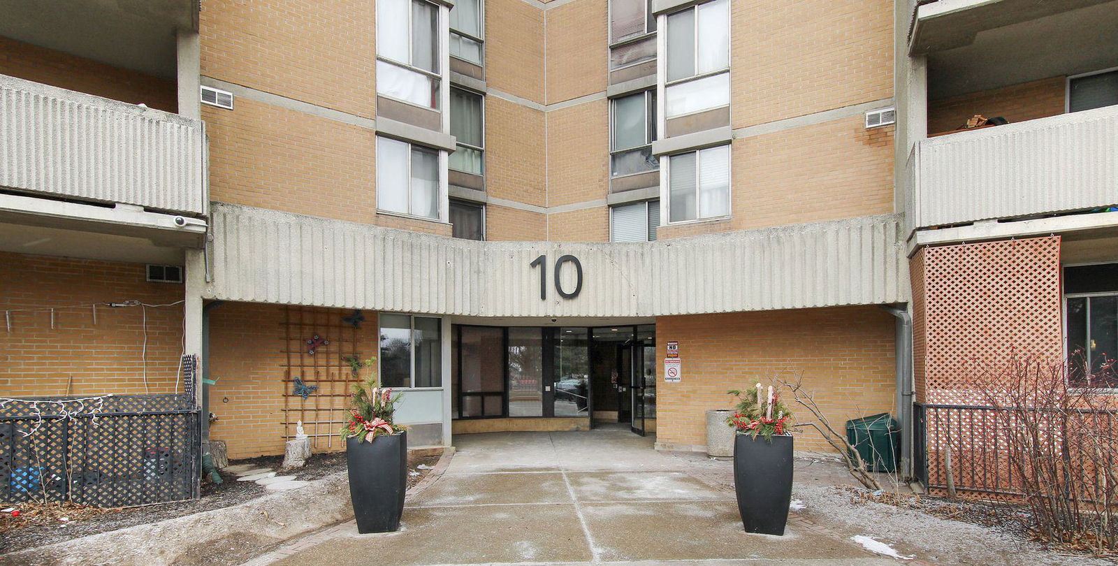 Entrance — Maple Creek Condominiums, North York, Toronto