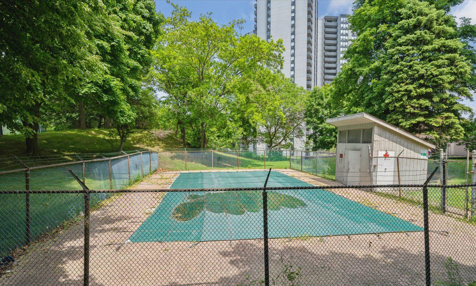 Pool — Maple Creek Condominiums, North York, Toronto