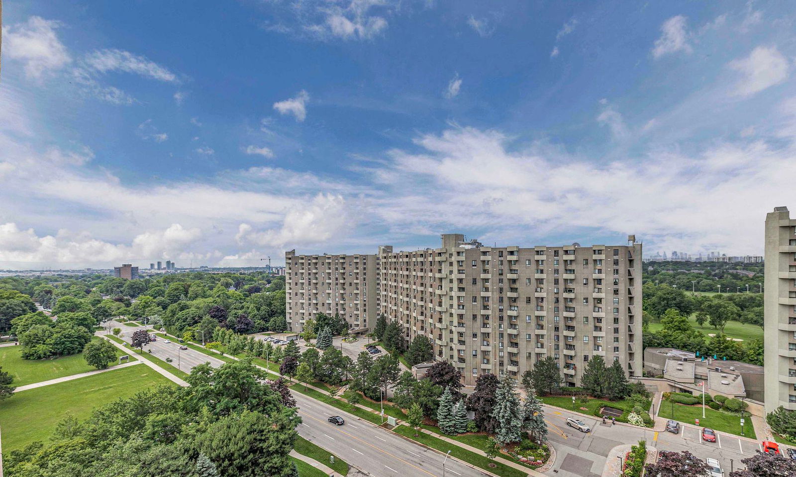 Skyline — Millgate Manor Condos, Etobicoke, Toronto