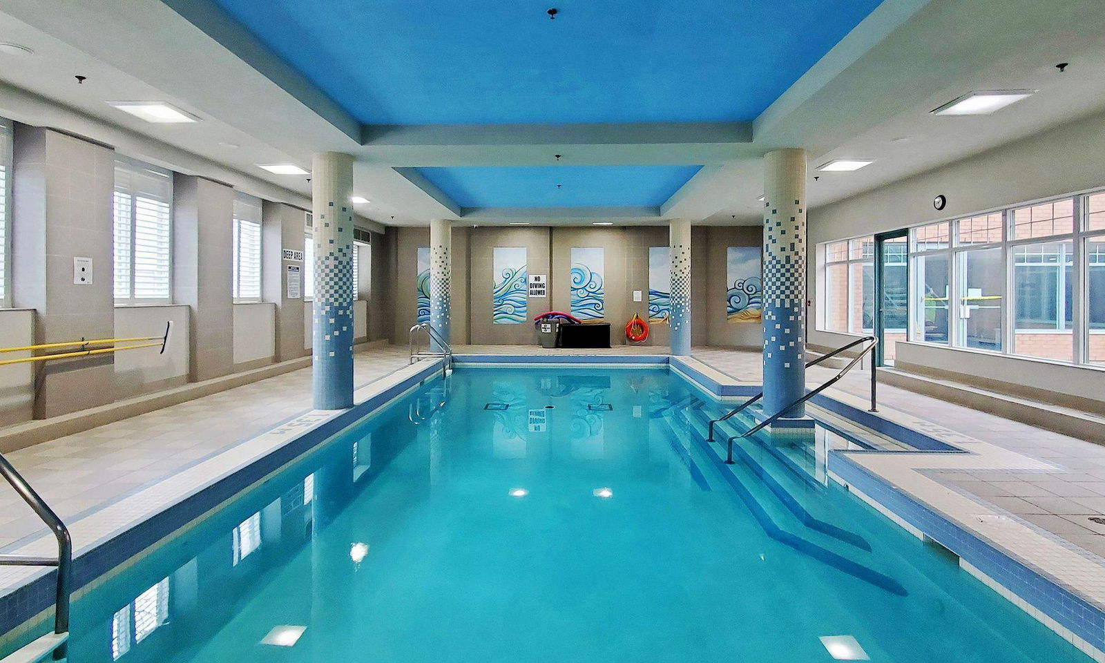 Pool — Omni Forest Mansion I, Scarborough, Toronto